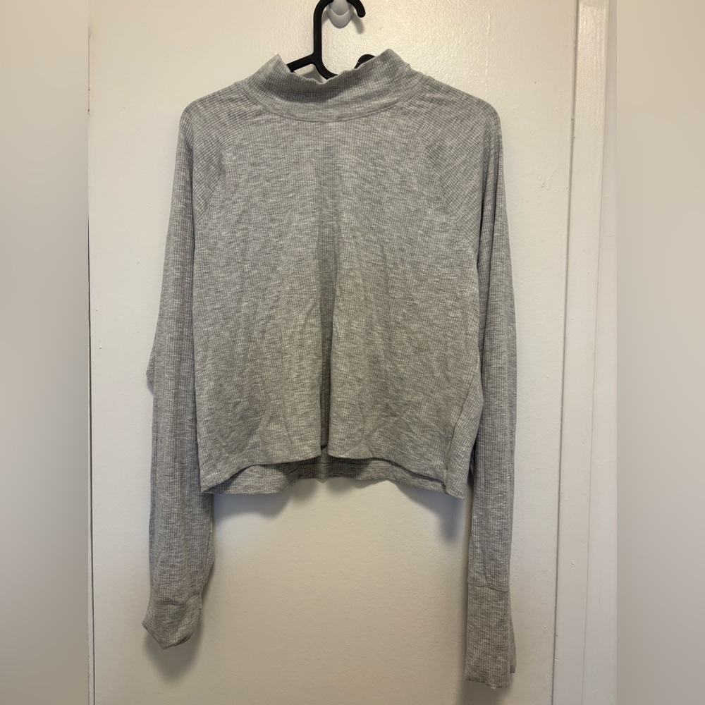 Offline Aerie Gray High neck Long Sleeve Cropped shirt size XL EUC